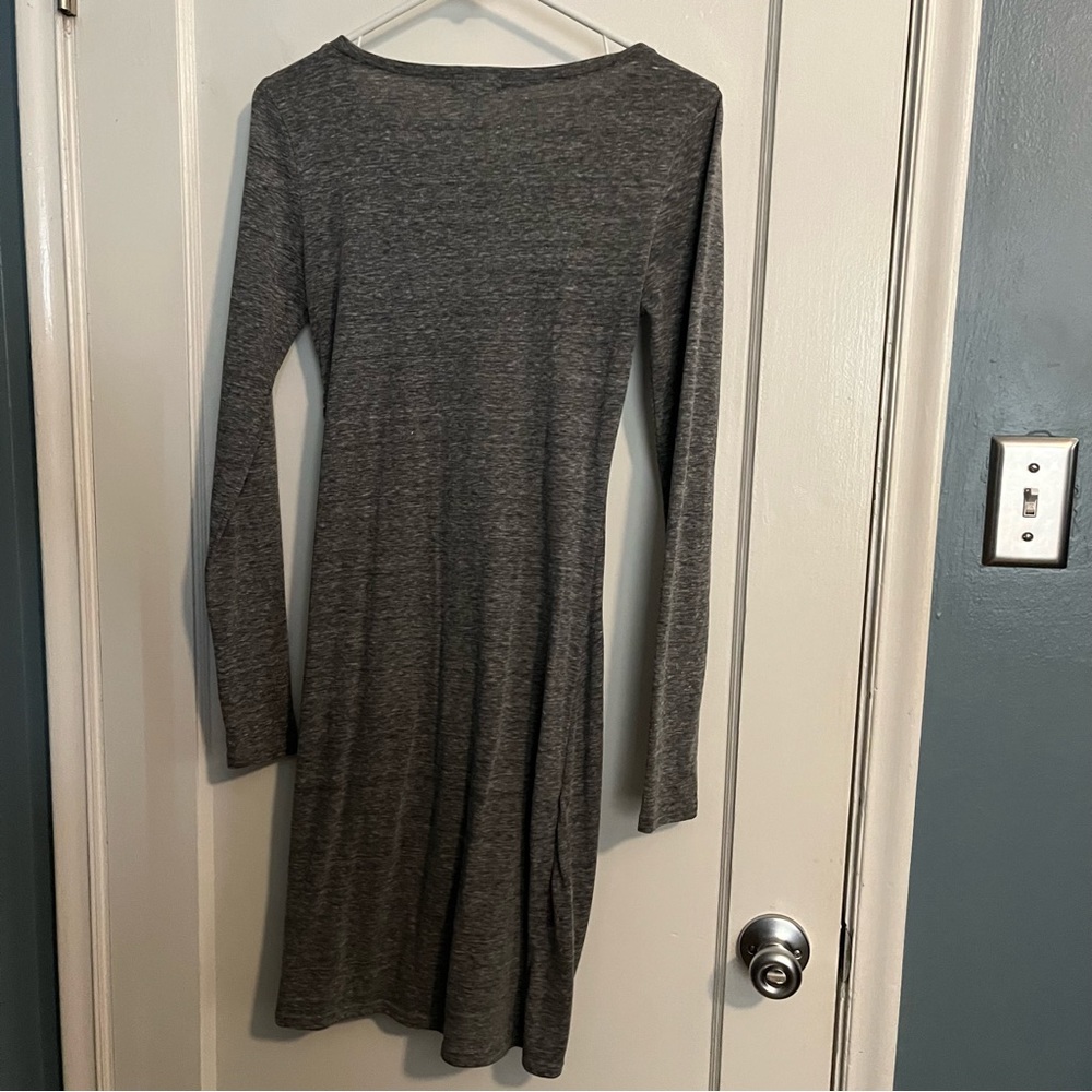 Leith Ruched Dress - Picture 2 of 4